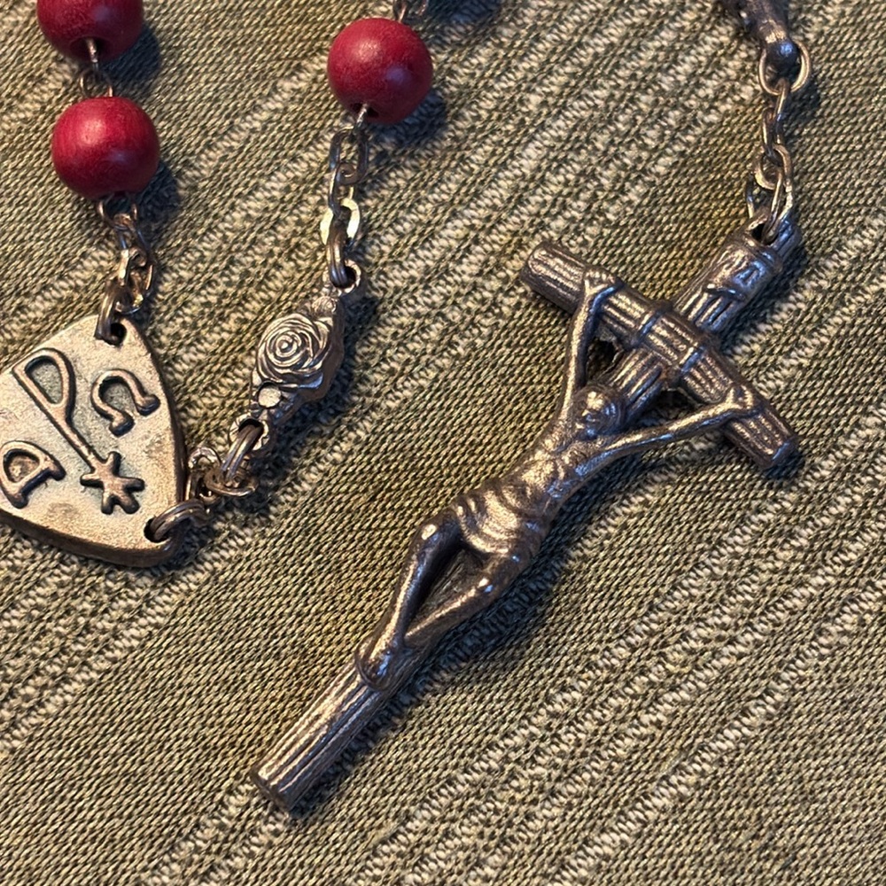 Red Beaded palm travel pocket Rosary with Silver Crucifix one decade rosary